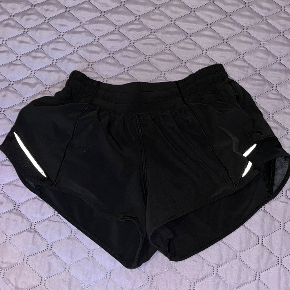Lululemon Hotty Hot Low-Rise Lined Short 2.5"